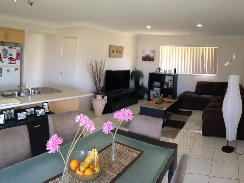 33 Shoalhaven Avenue, Pacific Pines QLD 4211