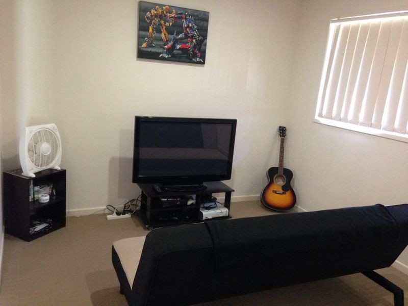 33 Shoalhaven Avenue, Pacific Pines QLD 4211