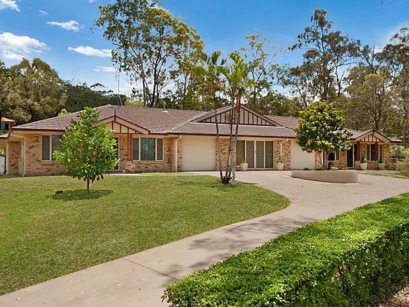 2/11 Woodlands Way, Parkwood QLD 4214