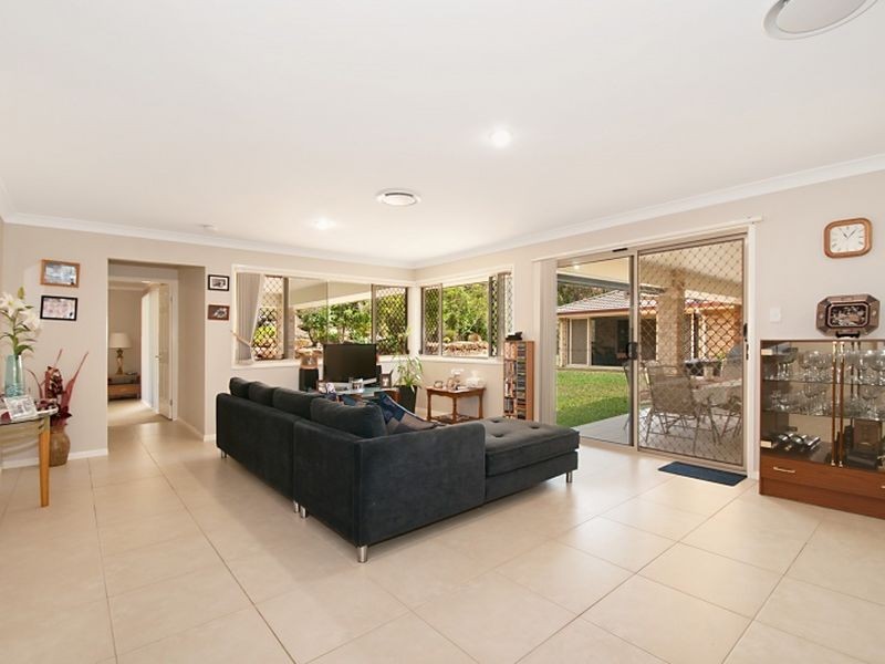 2/11 Woodlands Way, Parkwood QLD 4214