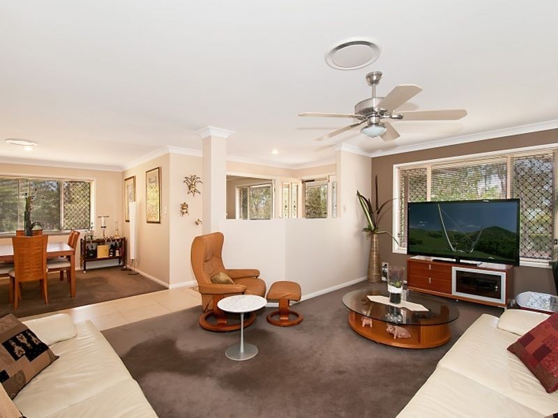 2/11 Woodlands Way, Parkwood QLD 4214