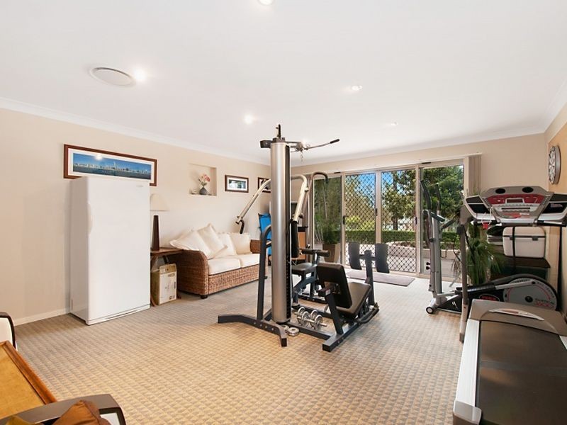 2/11 Woodlands Way, Parkwood QLD 4214