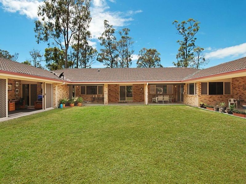 2/11 Woodlands Way, Parkwood QLD 4214