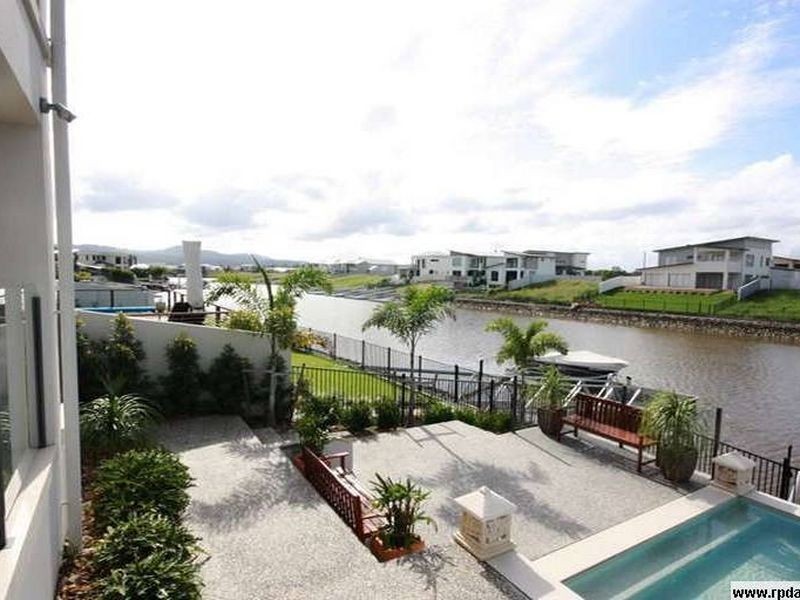 15 Quayside Drive, Helensvale QLD 4212