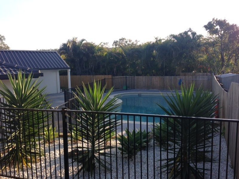 4 Atkins Pl, Helensvale QLD 4212