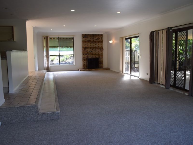 74 California Drive, Oxenford QLD 4210