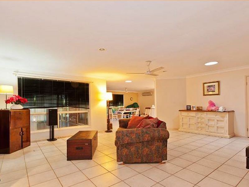 6 Corai Close, Pacific Pines QLD 4211