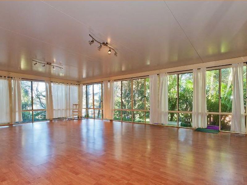 6 Corai Close, Pacific Pines QLD 4211