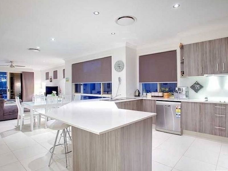 10 Chip In Place, Helensvale QLD 4212