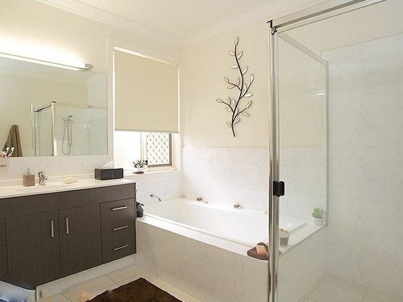 10 Chip In Place, Helensvale QLD 4212