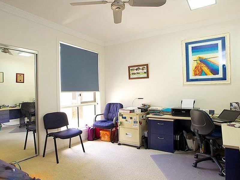 10 Chip In Place, Helensvale QLD 4212