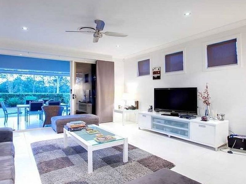 10 Chip In Place, Helensvale QLD 4212