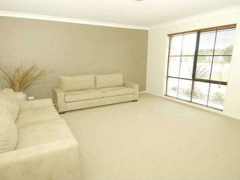 27 Roseapple Circuit, Oxenford QLD 4210