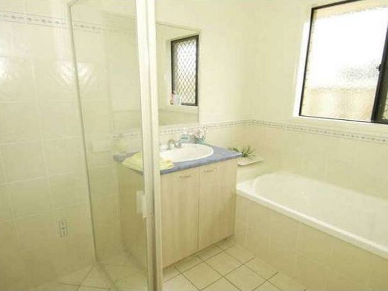 27 Roseapple Circuit, Oxenford QLD 4210