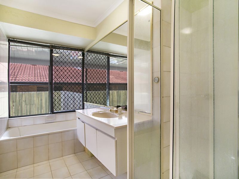 7 Lockhart Place, Helensvale QLD 4212