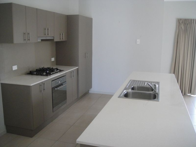 14 Azure Way, Hope Island QLD 4212