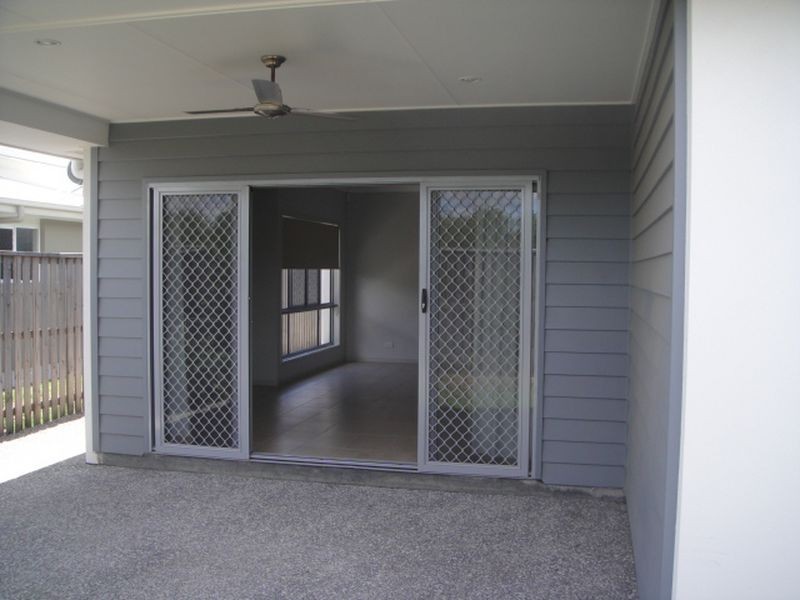 14 Azure Way, Hope Island QLD 4212