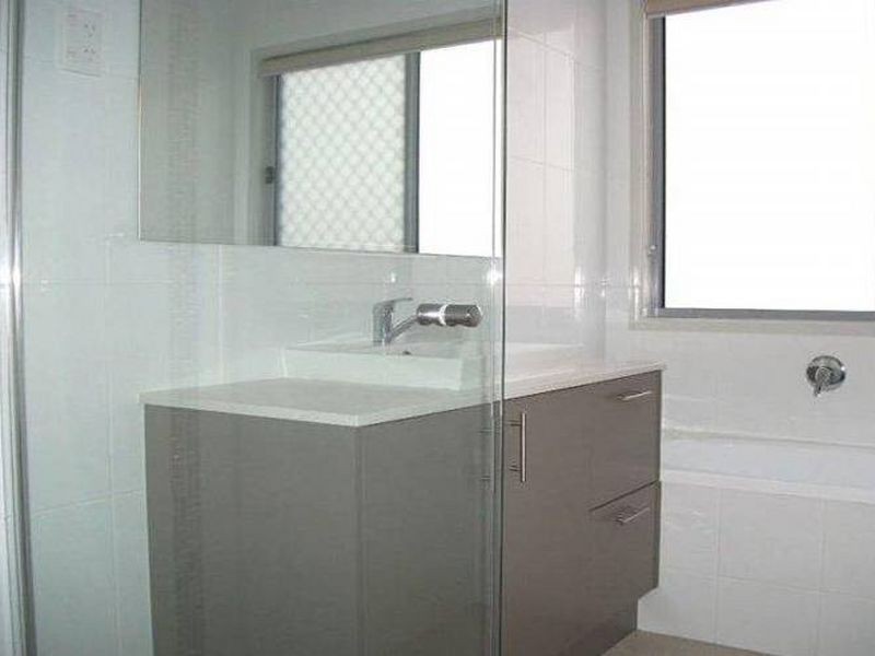 14 Azure Way, Hope Island QLD 4212