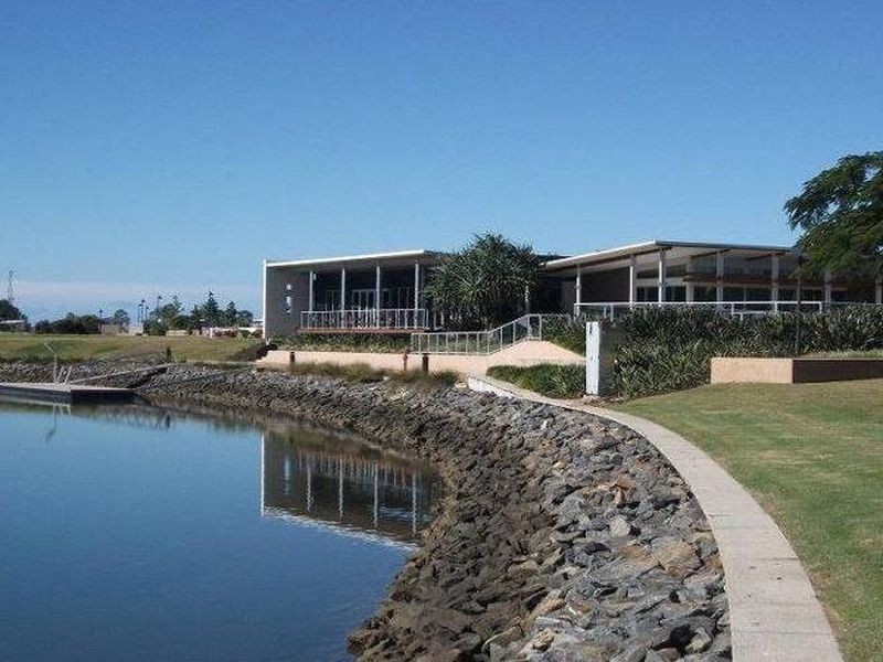 14 Azure Way, Hope Island QLD 4212