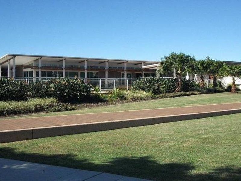 14 Azure Way, Hope Island QLD 4212