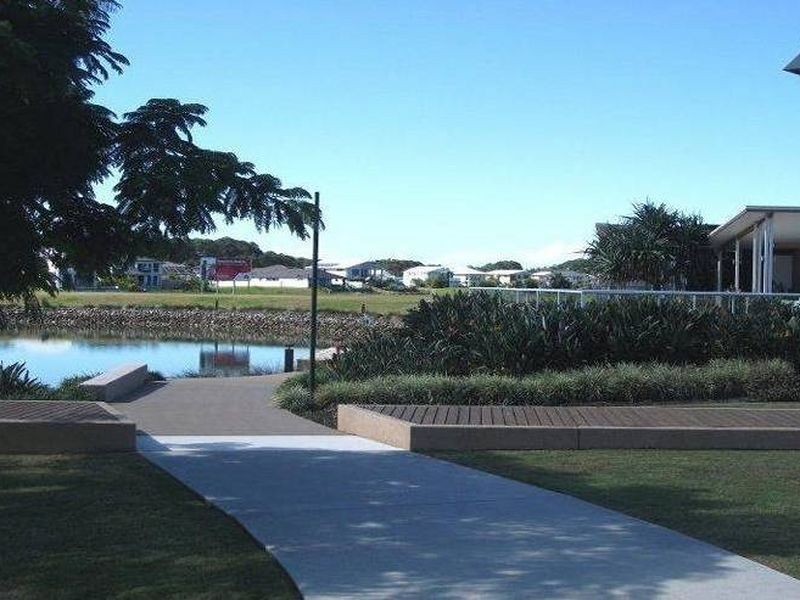 14 Azure Way, Hope Island QLD 4212