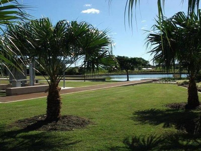 14 Azure Way, Hope Island QLD 4212