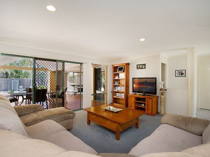 45 Lakeshore Drive, Helensvale QLD 4212