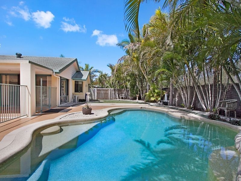 45 Lakeshore Drive, Helensvale QLD 4212