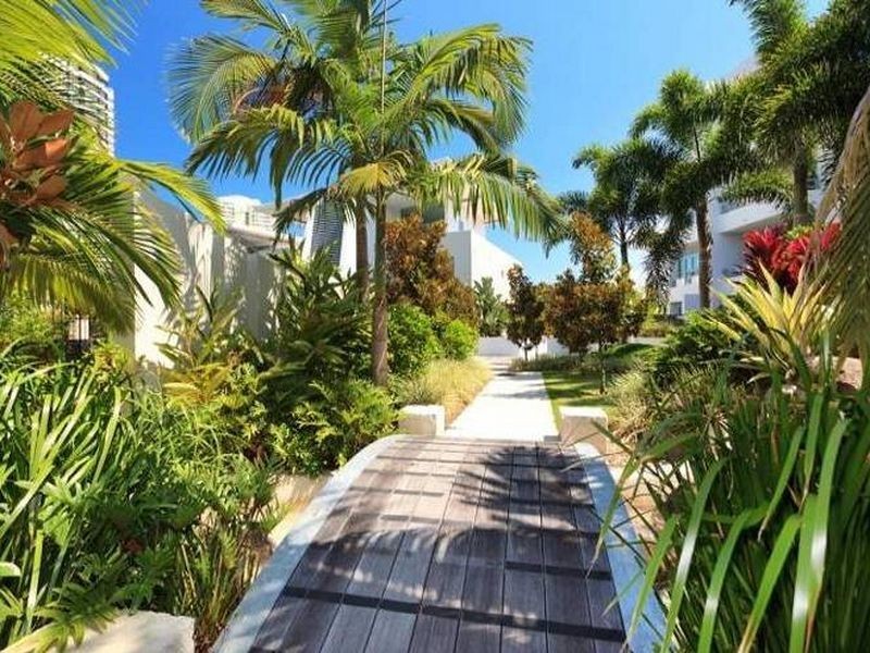 76/20 Bayview Street, Runaway Bay QLD 4216