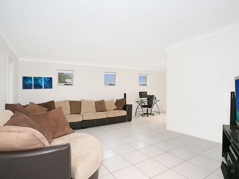 29 Angourie Crescent, Pacific Pines QLD 4211