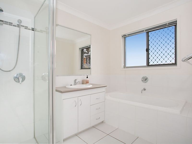 29 Angourie Crescent, Pacific Pines QLD 4211