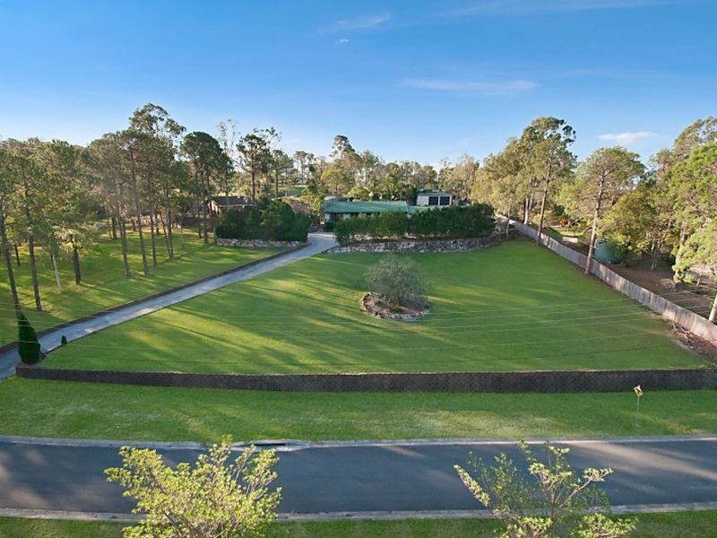 4 Entrance Rd, Gaven QLD 4211