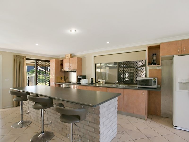 4 Entrance Rd, Gaven QLD 4211