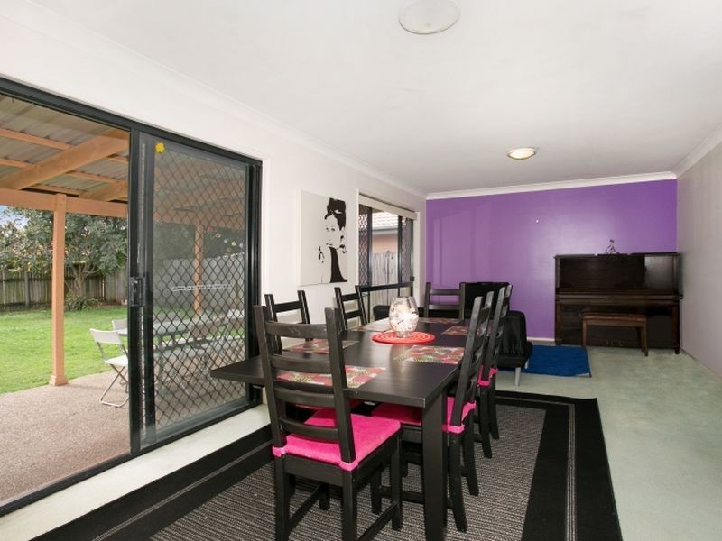 12 Hialeah Cres, Helensvale QLD 4212