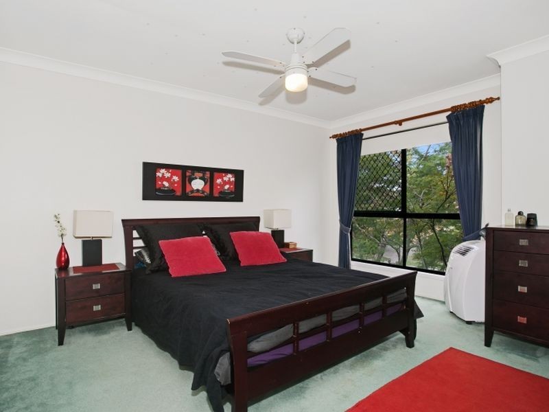 12 Hialeah Cres, Helensvale QLD 4212