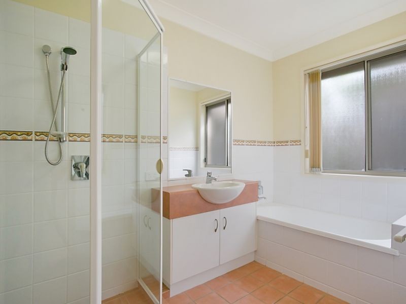 99 Lindfield Rd, Helensvale QLD 4212