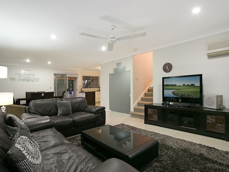 28 Edgeworth Dr, Helensvale QLD 4212