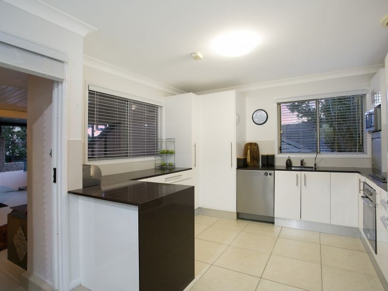 28 Edgeworth Dr, Helensvale QLD 4212