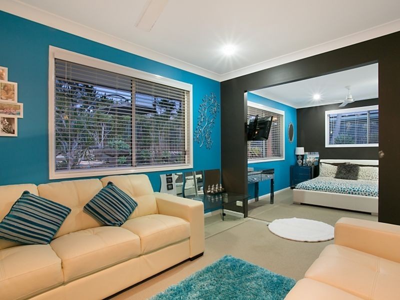28 Edgeworth Dr, Helensvale QLD 4212