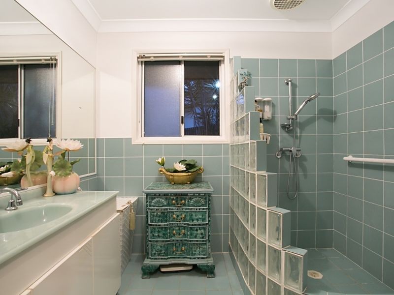 28 Edgeworth Dr, Helensvale QLD 4212