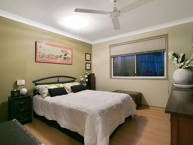 28 Edgeworth Dr, Helensvale QLD 4212