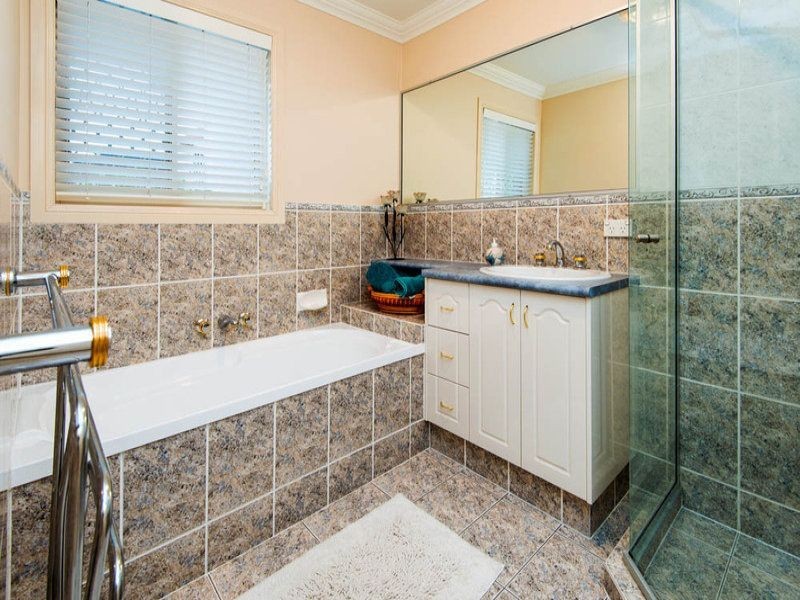 49 Highvale Drive, Helensvale QLD 4212