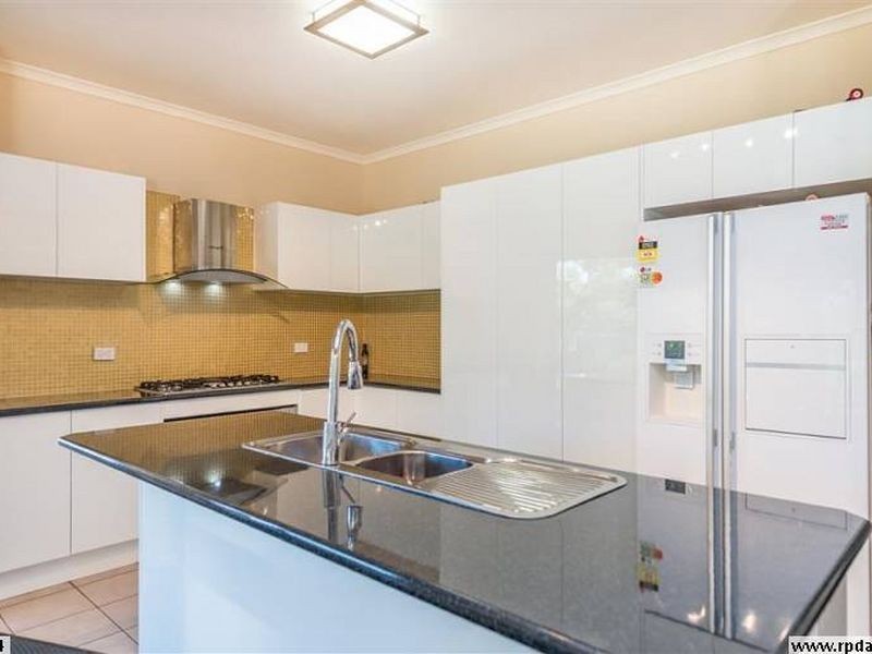 6 Stolle Court, Oxenford QLD 4210