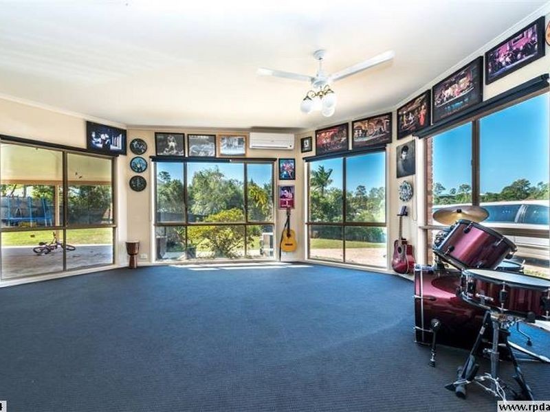 6 Stolle Court, Oxenford QLD 4210