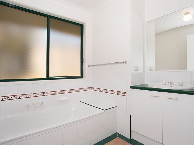 17 Pacific Pines Blvd, Pacific Pines QLD 4211