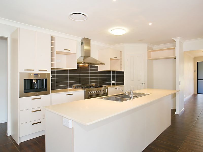 11 Haughton Street, Pacific Pines QLD 4211