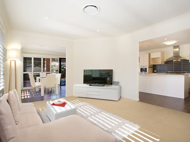 11 Haughton Street, Pacific Pines QLD 4211