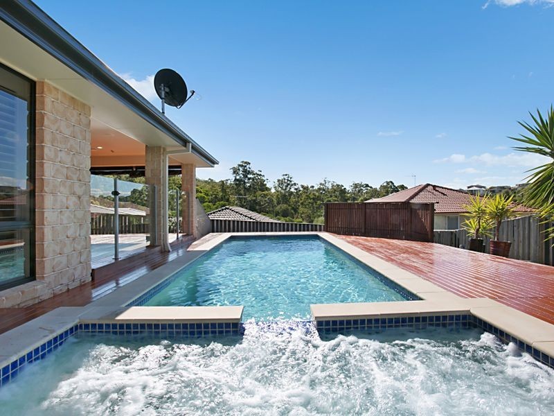 11 Haughton Street, Pacific Pines QLD 4211