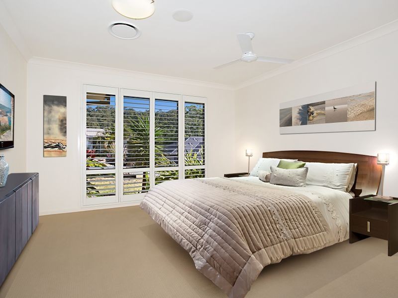 11 Haughton Street, Pacific Pines QLD 4211