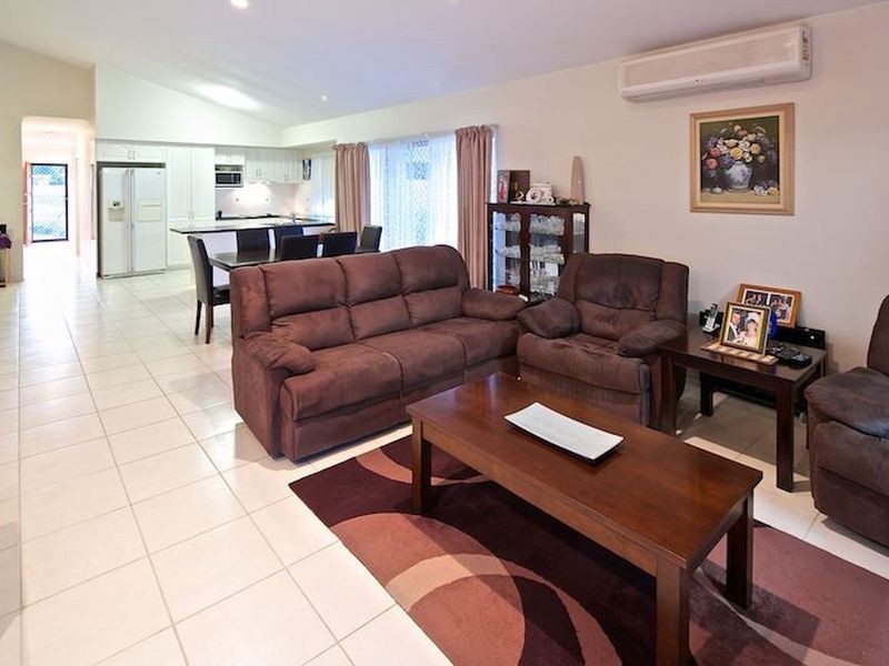 15 Wandilla Drive, Helensvale QLD 4212